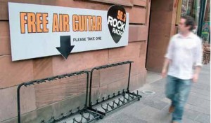 Rock-Radio-air-guitar